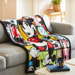 Mickey And Minnie Mouse Throw – Mickey & Co. -Disney 6504047397396 1